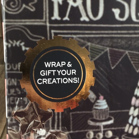 F•A•O Schwarz 59 Piece Deluxe Chocolate Making Set - Picture 4 of 8